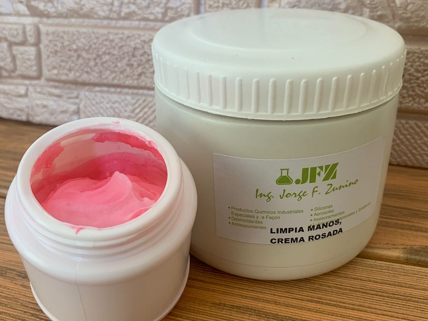 Limpia manos, crema rosada